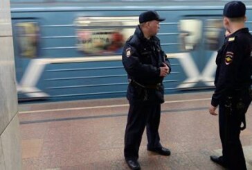 В Москве мужчина выжил после падения на рельсы на серой ветке метро