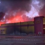 Взрывы и адская пробка: последствия сильнейшего пожара на строительном рынке