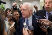 Маккейн заявил, что команда Трампа затягивает реализацию санкций против РФ