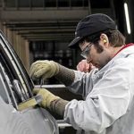 Спрос прибавляет работы автозаводам