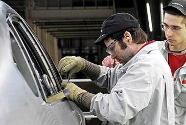 Спрос прибавляет работы автозаводам