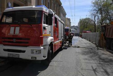 В Москве горит подвальная часть складского здания