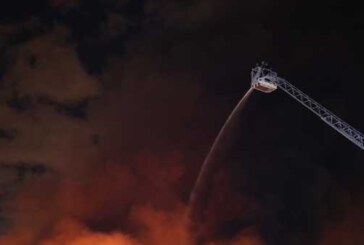Пожар произошел на крыше гимназии в Москве