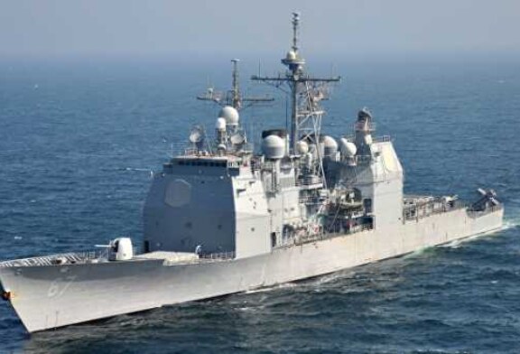 Американские моряки назвали свой крейсер тюрьмой, бесполезной против КНДР