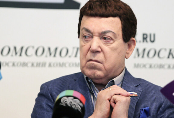 Иосиф Кобзон передал на выставку народных промыслов произведения из своей коллекции