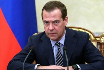 Медведев призвал уделить особое внимание безопасности на дорогах