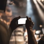 Смартфоны вызывают у подростков сходящееся косоглазие
