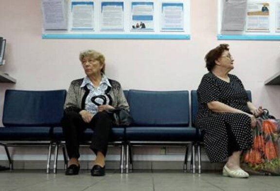 Минтруд опроверг планы повысить трудовой стаж
