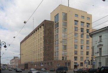 Подкрался сзади: нападение на сотрудника ФСБ в Петербурге сняла камера