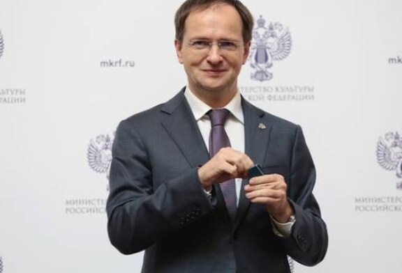 В Минкульте ответили на призыв Райкина урезонить Мединского