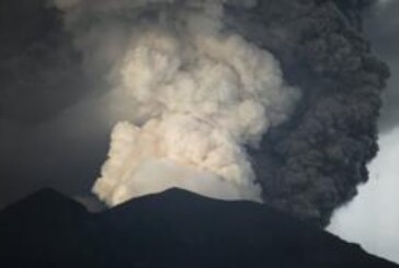 Фото: вулкан Агунг на острове Бали просыпается