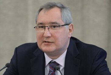 Дмитрий Рогозин вместе с таксой Николасом поздравил россиян с Новым годом