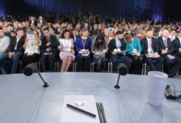 Журналисты перед пресс-конференцией Путина получили подарки