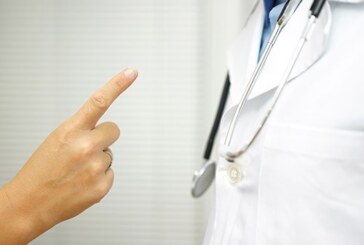 Пациенты вступились за врачей, наказанных за перерасход средств на лечение