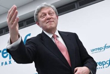 Явлинский предложил установить памятник Зюганову на Лубянской площади