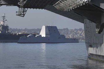 Новейший эсминец США USS Zumwalt сломался во время испытаний