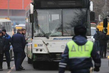 Очевидец рассказал о ДТП с автобусом, протаранившим остановку в Москве