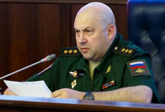Сапог генерала Суровикина лег на штурвал ВКС