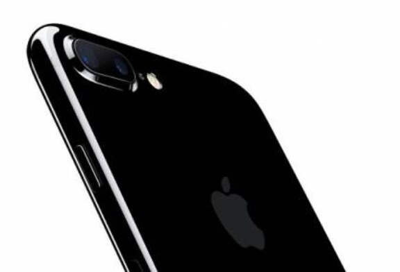 Голосовой помощник Siri вмешался в ход спектакля в британском театре