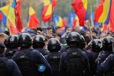 Запад отрабатывает в Кишиневе украинский сценарий