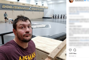 Американский боец Митрион поздравил с Рождеством фотографией нокаутированного Емельяненко