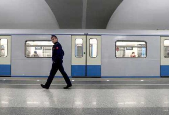 Поезд московского метро отогнали в тупик из-за бесхозного предмета