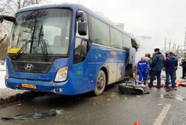 В Москве загорелся экскурсионный автобус, перевозивший школьников