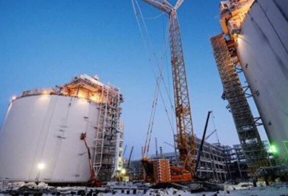 Первый танкер с газом из России для США продолжил путь в Бостон‍