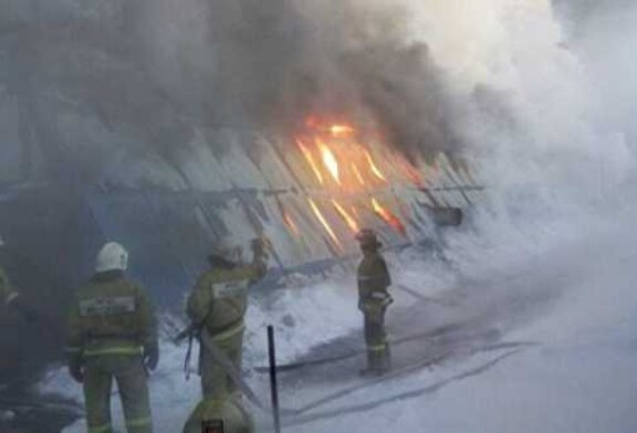 Густой дым от пожара в обувном цехе под Новосибирском не угрожает населению