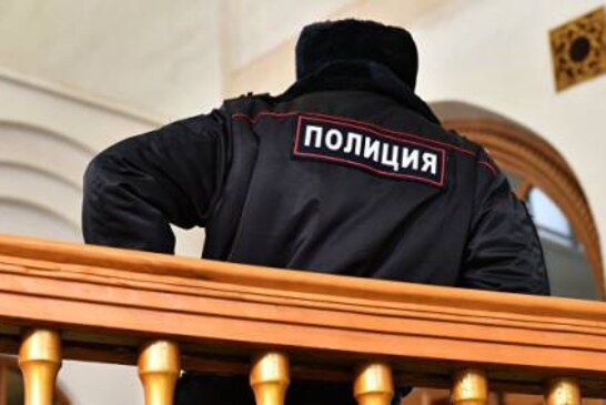 Полицейские помогли упавшей на станции «Лубянка» на пути пенсионерке