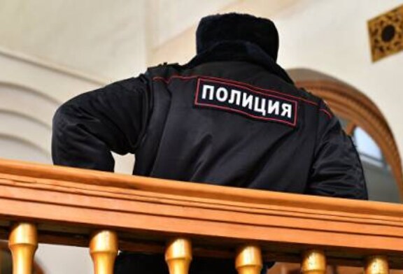 Полицейские помогли упавшей на станции «Лубянка» на пути пенсионерке