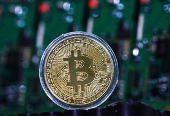 Курс биткоина рухнул ниже восьми тысяч долларов