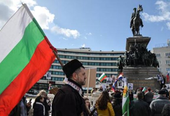 США и Великобритания требуют выслать дипломатов. Болгария отказывает