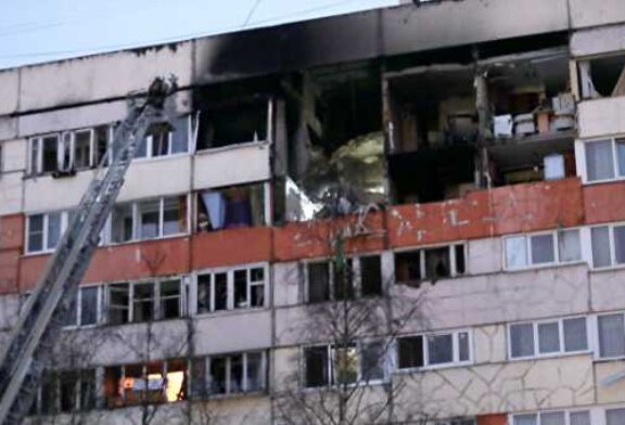 При взрыве газа в жилом доме в Петербурге пострадали два человека