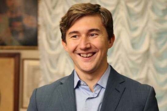 Шахматы: Сергей Карякин вышел в лидеры турнира претендентов в Берлине