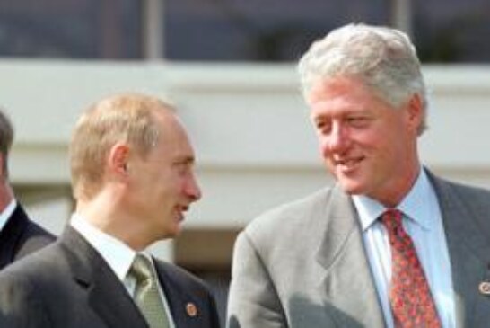 Какой была жизнь в России, когда Путин впервые выиграл выборы