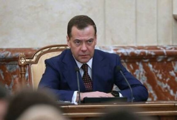 Медведев поручил доработать инициативы в рамках поручений президента