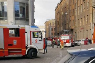 В Петербурге вспыхнул пожар в одном из старейших универмагов