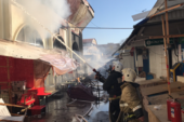 Спасатели рассказали о ходе тушения пожара на центральном рынке в Нальчике