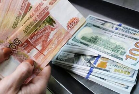 Россияне рассказали, где и в какой валюте хранят сбережения