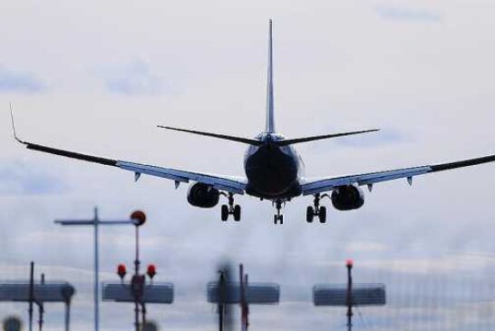 Следовавший в Москву самолет сел в аэропорту Пулково из-за ветра