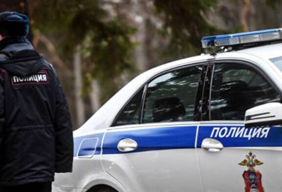 В Петербурге полиция выясняет обстоятельства ранения девушки у ТЦ