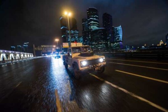 Land Rover устроил ночной парад на Третьем кольце, чтобы попасть в Книгу рекордов