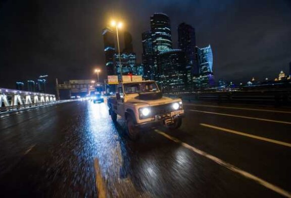 Land Rover устроил ночной парад на Третьем кольце, чтобы попасть в Книгу рекордов