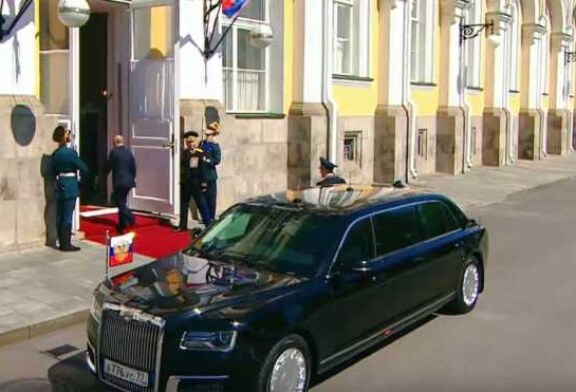 Первый выход царь-лимузина: Путин все-таки поехал на инаугурацию в «Кортеже» (много фото)