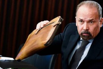 Мень может покинуть свой пост, сообщил источник