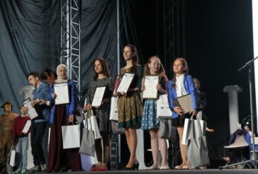 Актриса Захарова не могла сдержать слез: определились финалисты конкурса чтецов
