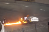 Отец гонщика NASCAR спас сына из горящего болида быстрее пожарных