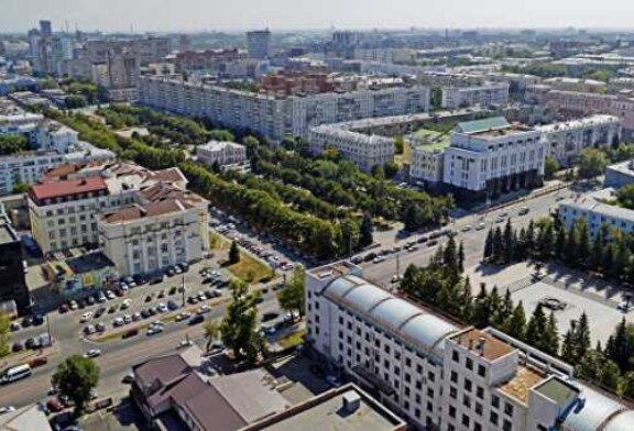 Специалисты обследуют дом в Челябинске, где взорвался газовый баллон