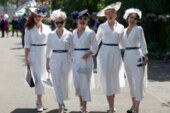 Шляпки и улыбки: дамский день на королевских скачках в Аскоте